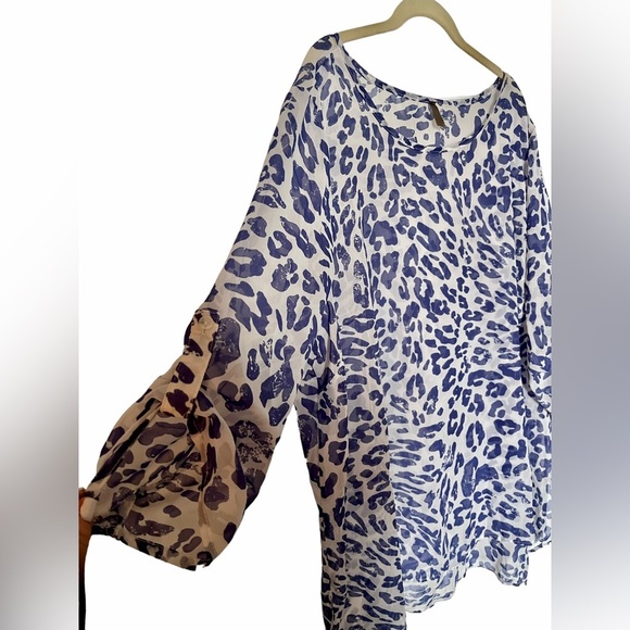 Sheer & patterned plus size top! - Picture 2 of 2